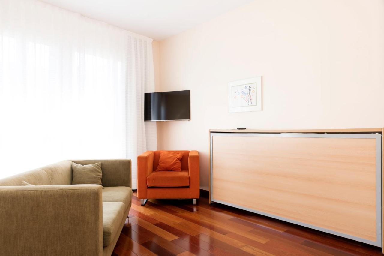 Apartamentos Sabinas El Pilar Zaragoza Kültér fotó