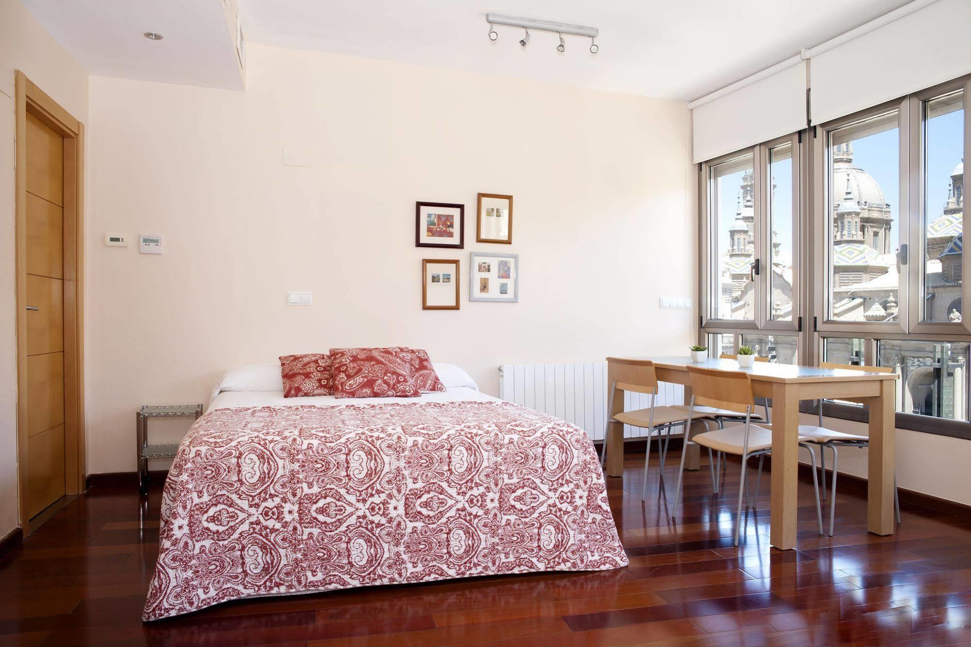 Apartamentos Sabinas El Pilar Zaragoza Kültér fotó